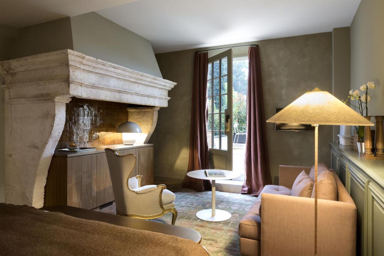 Hotel Baumaniere - Les Baux De Provence Exterior foto